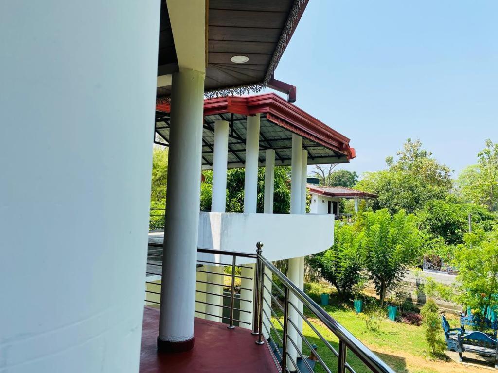 White Win Villa Elewala Exterior foto